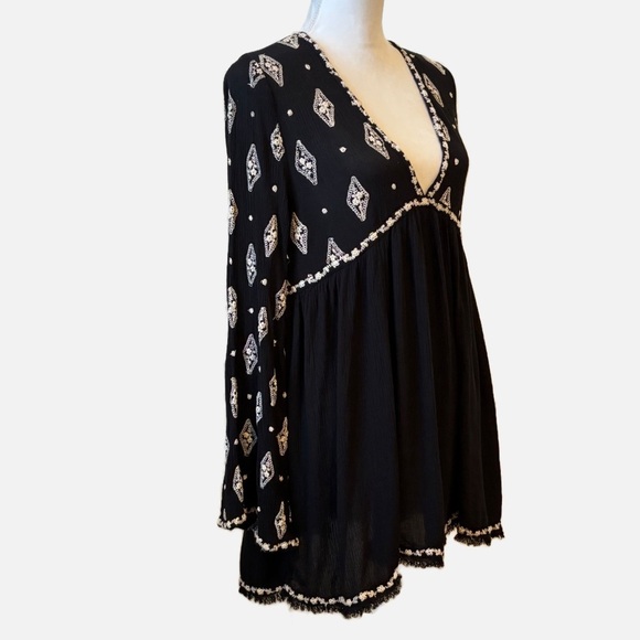 Free People Diamond Embroidery Top Bell Sleeves Medium - Picture 4 of 16